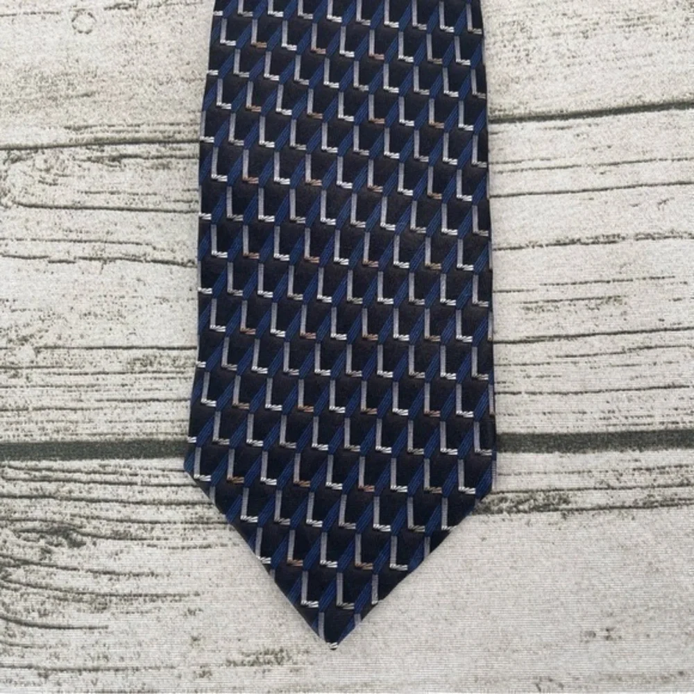 Satel's San Antonio Mens tie j.v richards